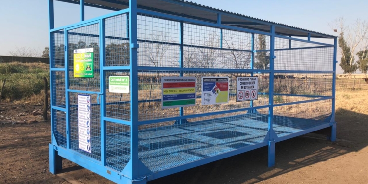 Ante el problema de la acumulación de envases vacíos de agroquímicos, Alfonso inventó un acopio móvil que ya vende a los pooles de siembra