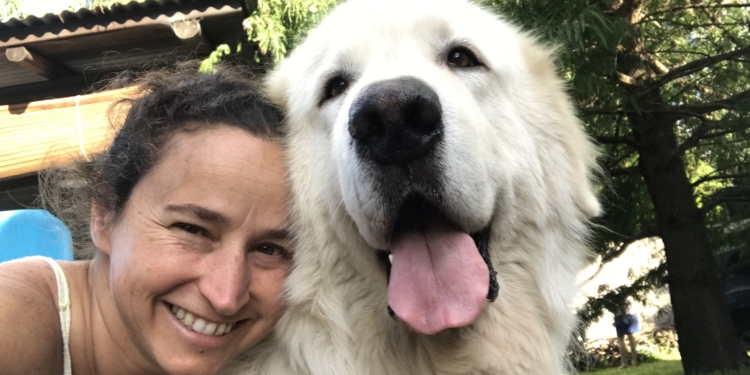 Georgina adiestra perros protectores de ganado: “El manejo es muy diferente al que solemos tener con la mayoría de los perros”