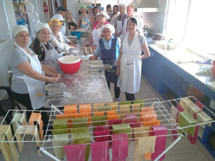 Sabores y saberes: En contra de la comida chatarra, Marita Montagnani reparte recetas para comer de modo sano y colorido