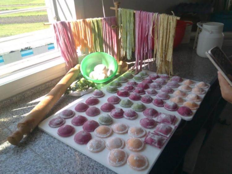 Sabores y saberes: En contra de la comida chatarra, Marita Montagnani reparte recetas para comer de modo sano y colorido