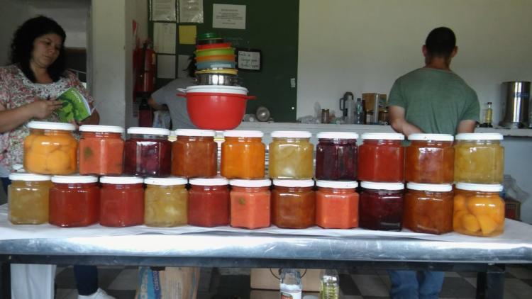 Sabores y saberes: En contra de la comida chatarra, Marita Montagnani reparte recetas para comer de modo sano y colorido