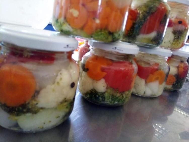 Sabores y saberes: En contra de la comida chatarra, Marita Montagnani reparte recetas para comer de modo sano y colorido