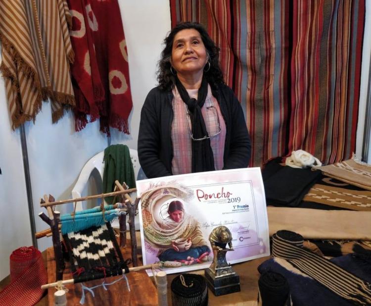 Sabores y saberes:  Ariel Cata cocina el jigote catamarqueño mientras le canta a los ponchos que su madre tejía en Londres