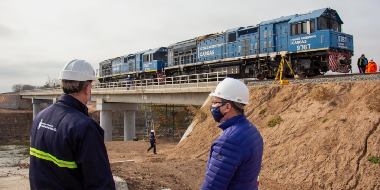 Una muy buena noticia: Dan por concluida una obra clave para que el tren Belgrano Cargas llegue hasta los puertos de Timbúes