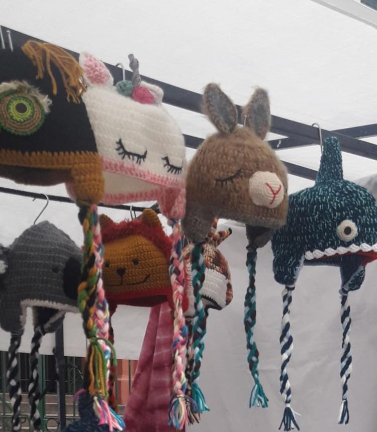 Sabores y saberes:  Ariel Cata cocina el jigote catamarqueño mientras le canta a los ponchos que su madre tejía en Londres