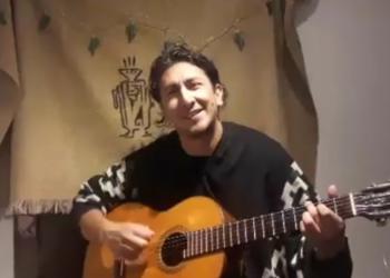 Sabores y saberes:  Ariel Cata cocina el jigote catamarqueño mientras le canta a los ponchos que su madre tejía en Londres