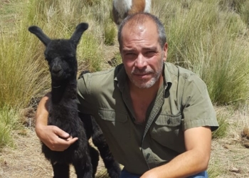 Desde el INTA más elevado del país, Marcelo Echenique trabaja con los pequeños productores de la Puna y canta folklore