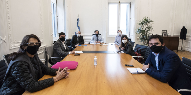 El gobierno tomó el guante de una reforma agraria light y armó un “gabinete de tierras”