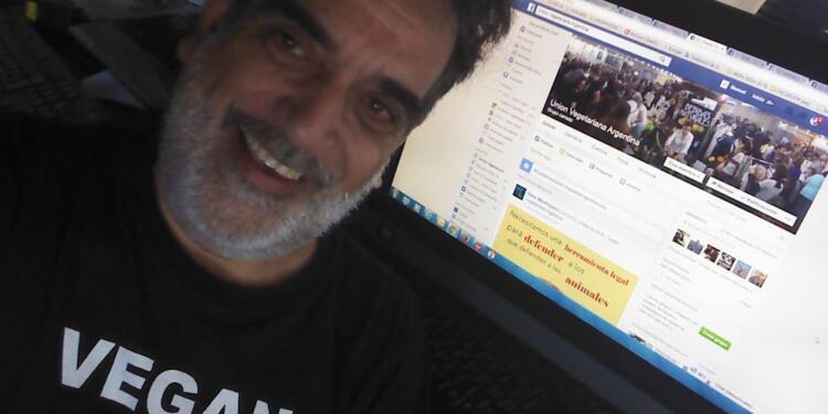 El vegano más veterano: “El sector ganadero podría pensar en reconvertirse en vez de enojarse, victimizarse y ponerse violento”, dice Manuel Alfredo Martí.