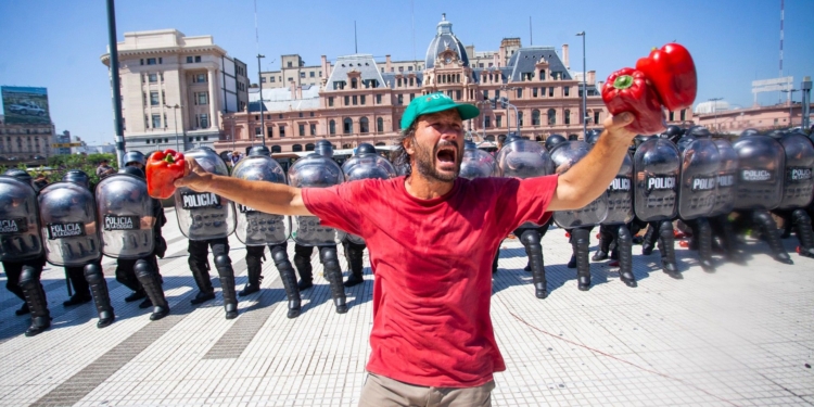 Precios acordados y agroecología avanzan en el Mercado Central, donde “al principio había temor porque venía Nahuel de la UTT…”