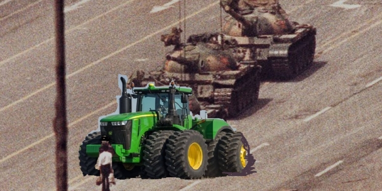 El hombre frente al tanque: O cómo entender la reacción del periodista frente a los ataques en las redes sociales