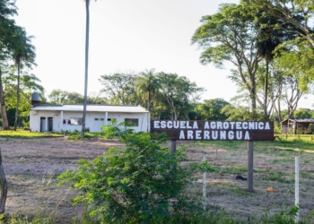 La escuela agrotécnica de Arerunguá, entre los sueños de arraigo de Hector y las añoranzas de un joven correntino emigrado hacia la patagonia