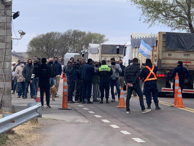 Manifestaciones en distintos pasos fronterizos de San Luis: Productores reclaman poder para ingresar a sus campos a trabajar