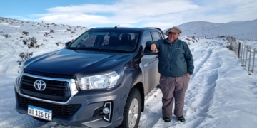 Adrián Giménez trabaja en la zona de las grandes nevadas: “La mayoría de los animales están tapados y la gente los va descubriendo de a poco”