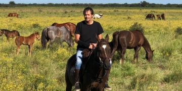 Santiago Ballester cría caballos de polo en San Luis: Como todo el sector ecuestre se ilusiona con un regreso a las pistas y las canchas a partir de septiembre