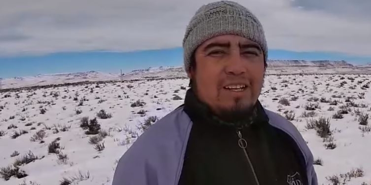 Crónicas robadas: El Filip cuida sus treinta ovejas buscando los pastos que sobresalen a la capa de nieve