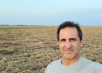 Desde la cabina de su camioneta, el productor Federico Cola anhela que haya más empresas que le agreguen valor al maíz que se produce en Córdoba