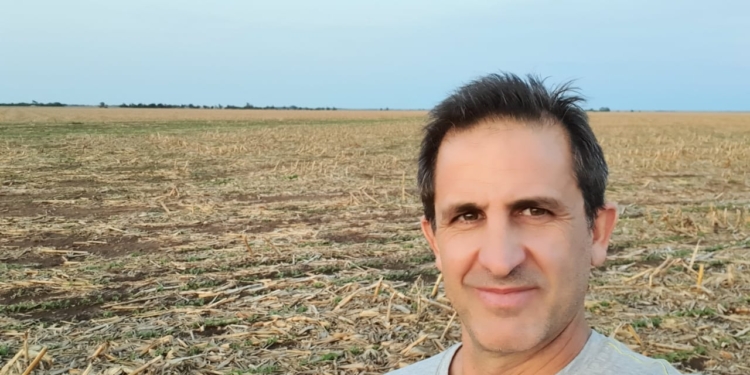 Desde la cabina de su camioneta, el productor Federico Cola anhela que haya más empresas que le agreguen valor al maíz que se produce en Córdoba