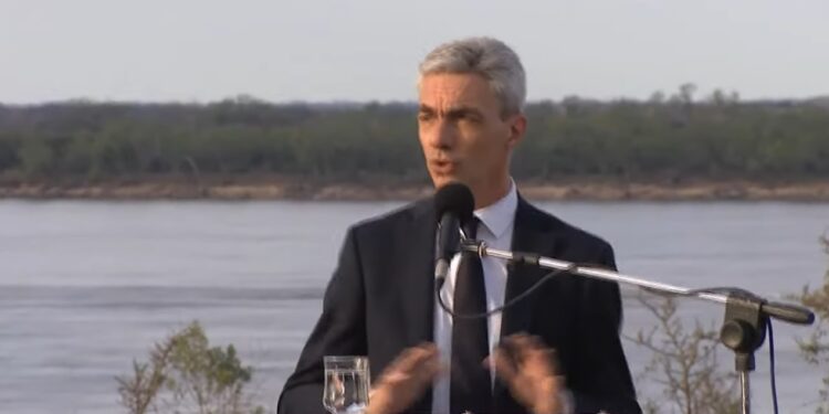 Fantasmas de estatización empezaron a sobrevolar sobre la principal boca de exportación del agro argentino: Se firmó el Acuerdo Federal por la Hidrovía