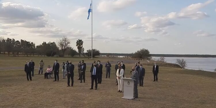 Fantasmas de estatización empezaron a sobrevolar sobre la principal boca de exportación del agro argentino: Se firmó el Acuerdo Federal por la Hidrovía