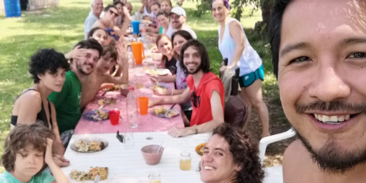 ¿Una nueva ruralidad? Victoria y Eduardo crearon una EcoAldea en Cañuelas y cuentan la experiencia de vivir como una comunidad