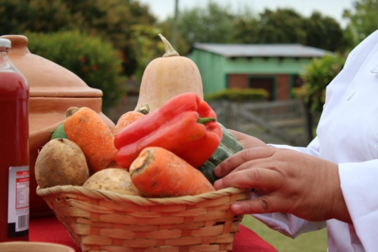 Reina Sandoval integra la red de Cocineros del Iberá y le busca la vuelta a la pandemia revalorizando recetas ancestrales
