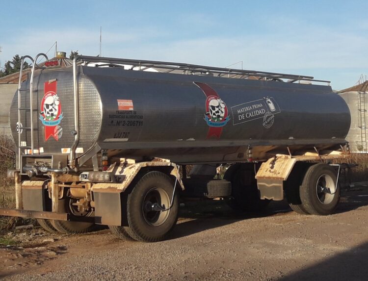 Puro esfuerzo: En Pergamino, la pyme láctea Don Eugenio logró comenzar a vender leche en sachet “a un precio justo”