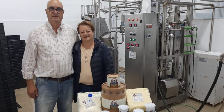 Puro esfuerzo: En Pergamino, la pyme láctea Don Eugenio logró comenzar a vender leche en sachet “a un precio justo”