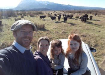 Leonardo Jones es ruralista y cantor en la Patagonia: “Aquí no hay servicios que garanticen que un productor pueda vivir con su familia en el campo”