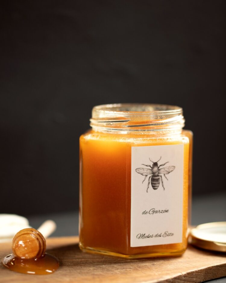 En Maldonado una pequeña cooperativa hace permapicultura y productos vanguardistas a partir de la miel