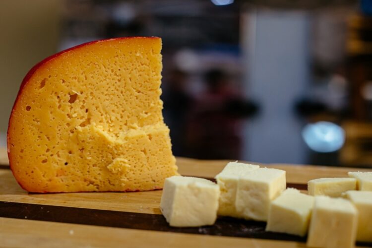 Misiones apuesta a procesar la leche en la provincia y apuntala la producción local de quesos