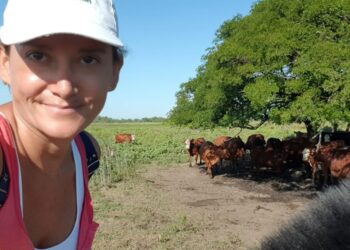 Analía Esperón es cuarta generación de ganaderos en las islas: “Acá se puede lograr una producción sustentable y amigable con el ambiente”