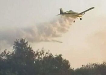En Córdoba, los aviones agrícolas ayudan cuando hace falta para combatir los incendios. ¿Pero quién coopera con ellos?