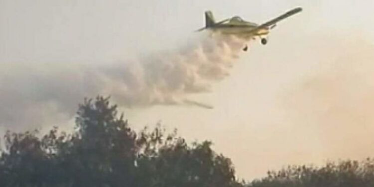 En Córdoba, los aviones agrícolas ayudan cuando hace falta para combatir los incendios. ¿Pero quién coopera con ellos?