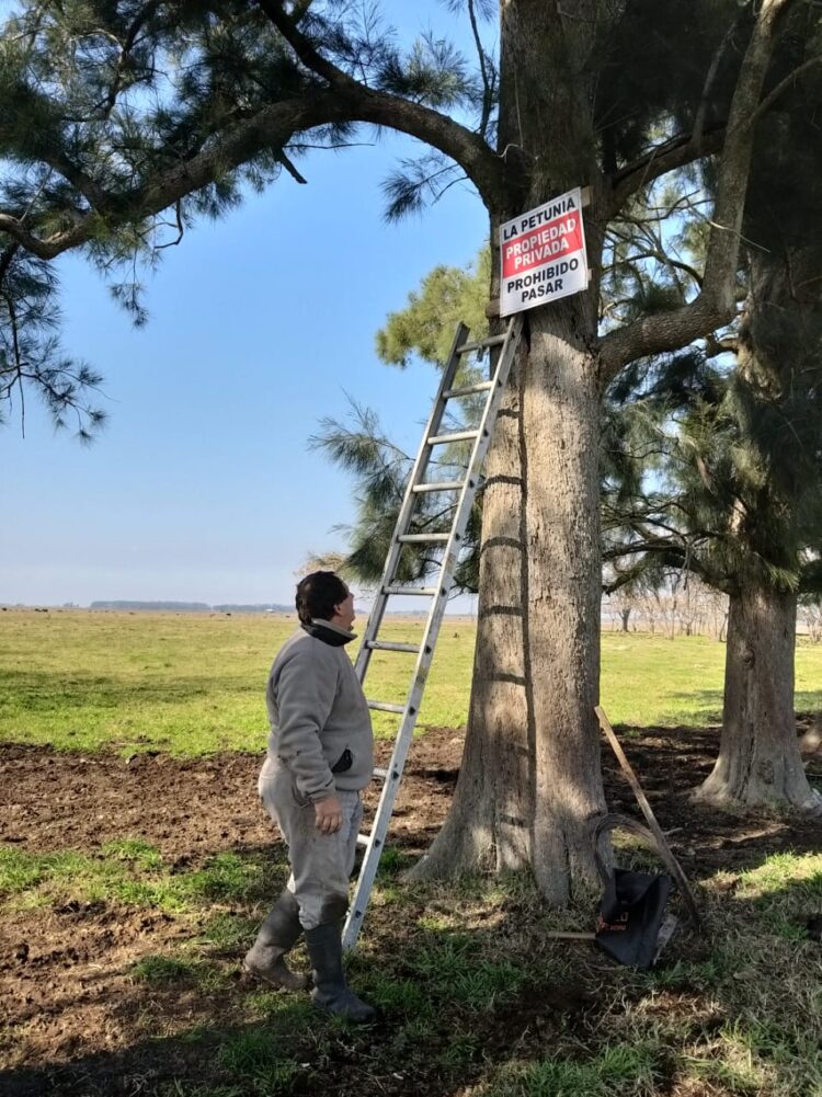 Intentaron usurpar un campo con participación de algunos policías: “Lo que se está viviendo es una locura”, dijo la productora Lorena del Río