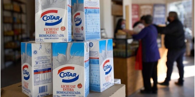 En Rosario, Cotar abrió sus propios locales de venta de lácteos y tuvo que dejar de trabajar con supermercados