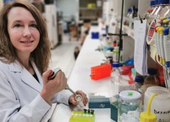 En Chile, una investigadora realiza edición genética de frutas para que puedan adaptarse a la alarmante sequía