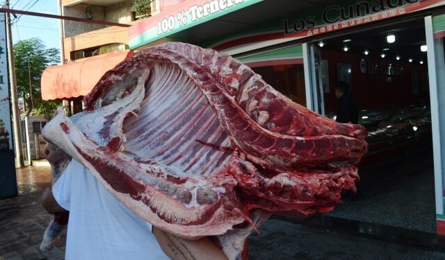 Erase una vez en Argentina… Duerme en el limbo aquella prohibición de bajar las medias reses al hombro