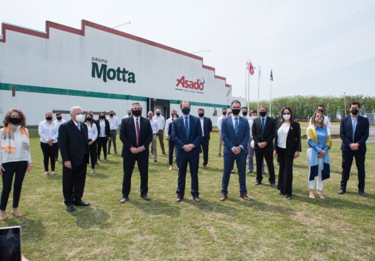 Y Don Héctor se pudo dar el gusto de decirle al presidente que lo que se necesita es estabilidad: Alberto visitó el grupo Motta