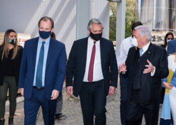 Y Don Héctor se pudo dar el gusto de decirle al presidente que lo que se necesita es estabilidad: Alberto visitó el grupo Motta