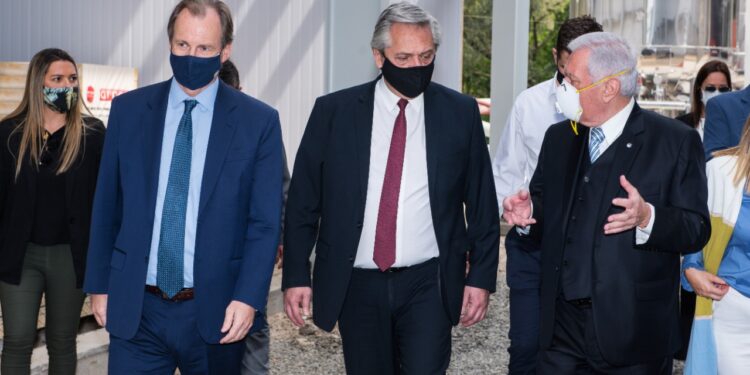 Y Don Héctor se pudo dar el gusto de decirle al presidente que lo que se necesita es estabilidad: Alberto visitó el grupo Motta