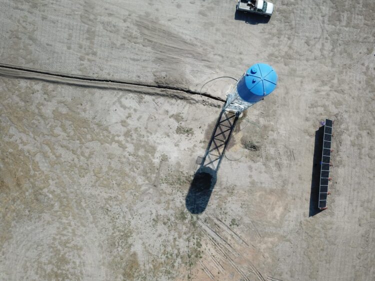 ¿Necesitás sacar agua del pozo en forma constante o hacerle llegar luz a un puesto rural? Los paneles solares pueden ser una solución