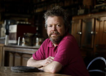 “Me interesa lo pequeño, lo invisible, lo perdido”, dice Leandro Vesco, cronista de pueblos y caminos bonaerenses