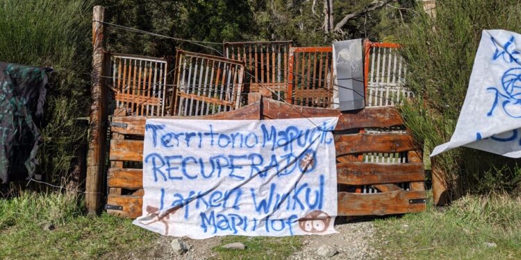 Villa Mascardi: La comunidad Lafken Winkul Mapu continúa con la toma de tierras en la zona y ya ocupó el predio de Gas del Estado