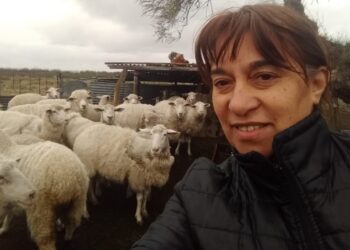 Liliana Fernández coordina el ente sanitario del Sur Pampeano: “La mujer no está solo en el campo para hacer la huerta y darle mamadera a los corderitos”