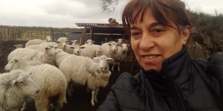 Liliana Fernández coordina el ente sanitario del Sur Pampeano: “La mujer no está solo en el campo para hacer la huerta y darle mamadera a los corderitos”