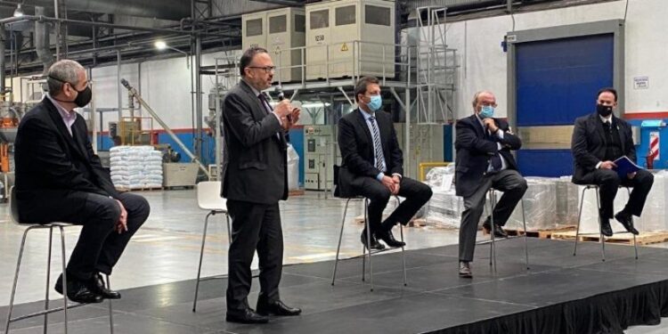 La banca pública trata de resucitar la actividad productiva con créditos subsidiados y fondos de inversión atados a la soja