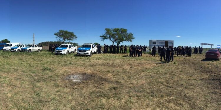 Al final en Santa Elena hubo más policías que productores y militantes de los movimientos sociales