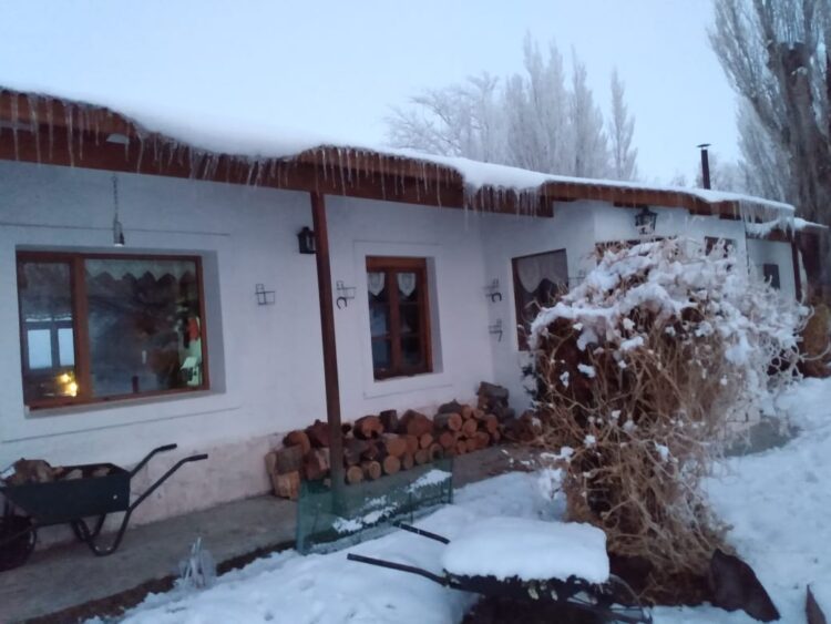 Antonio y María Victoria resisten en la Patagonia profunda: Cuando el turismo rural es el manotazo para no largar todo