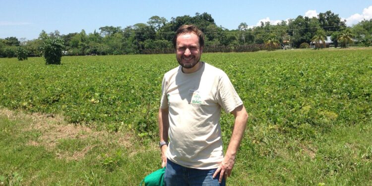 ¿De qué se quejan los productores en Chile? “Se requiere de mayor infraestructura de riego para hacer frente a una sequía estructural”, dice Francisco Contardo